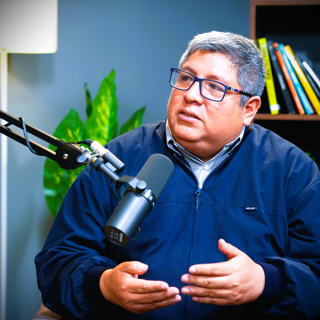 Carlos Huaylinos Asesor